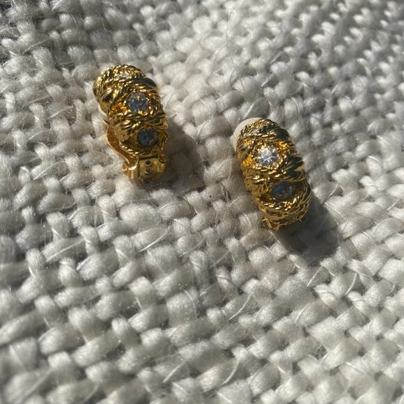 Joan Rivers VTG Gold Tone Clip On Rhinestone Ear Hug Hoop Earrings glam mobwife - Picture 6 of 9